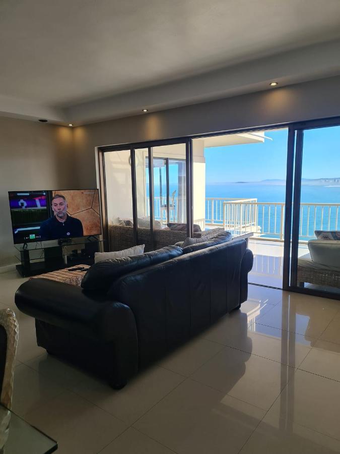 Bikini Beach Manor Apartment