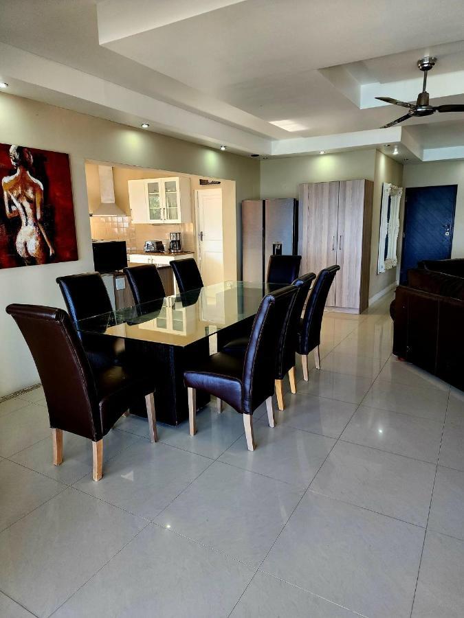 Bikini Beach Manor Apartment *
