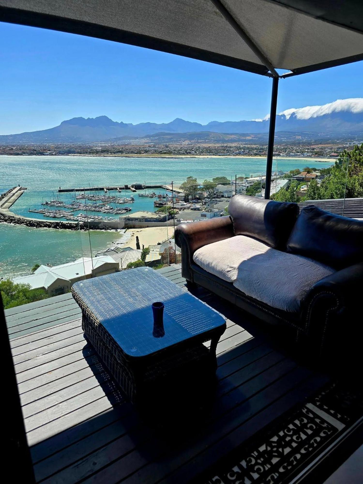 Bikini Beach Manor Apartment *