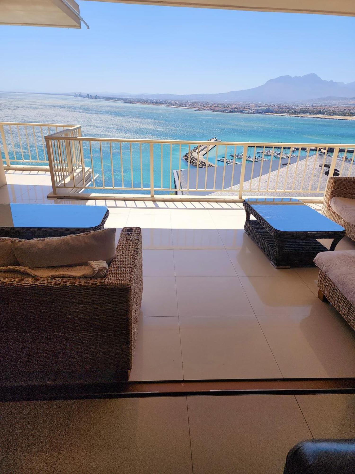 Bikini Manor * Gordonʼs Bay